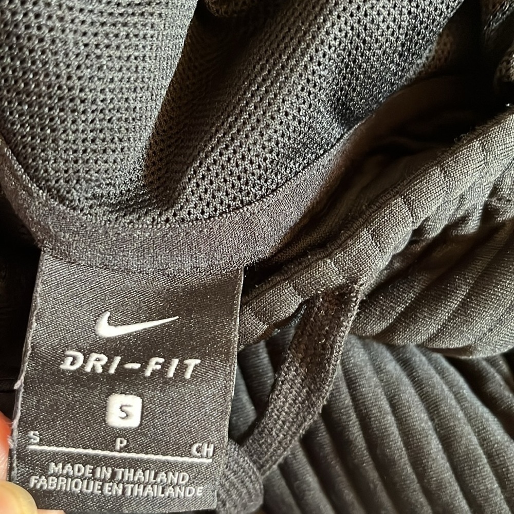 Nike Dri-Fit Black Pullover Hoodie Sweatshirt - Picture 11 of 13